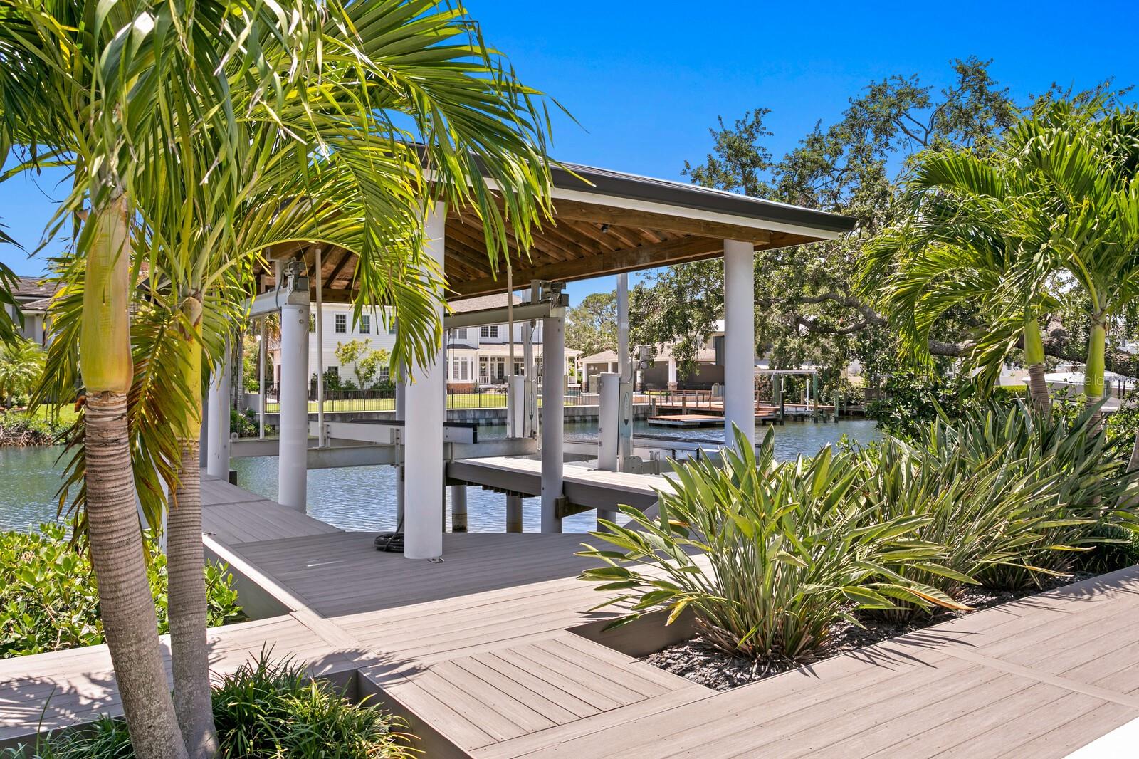 5004 S THE RIVIERA, TAMPA, FL, 33609