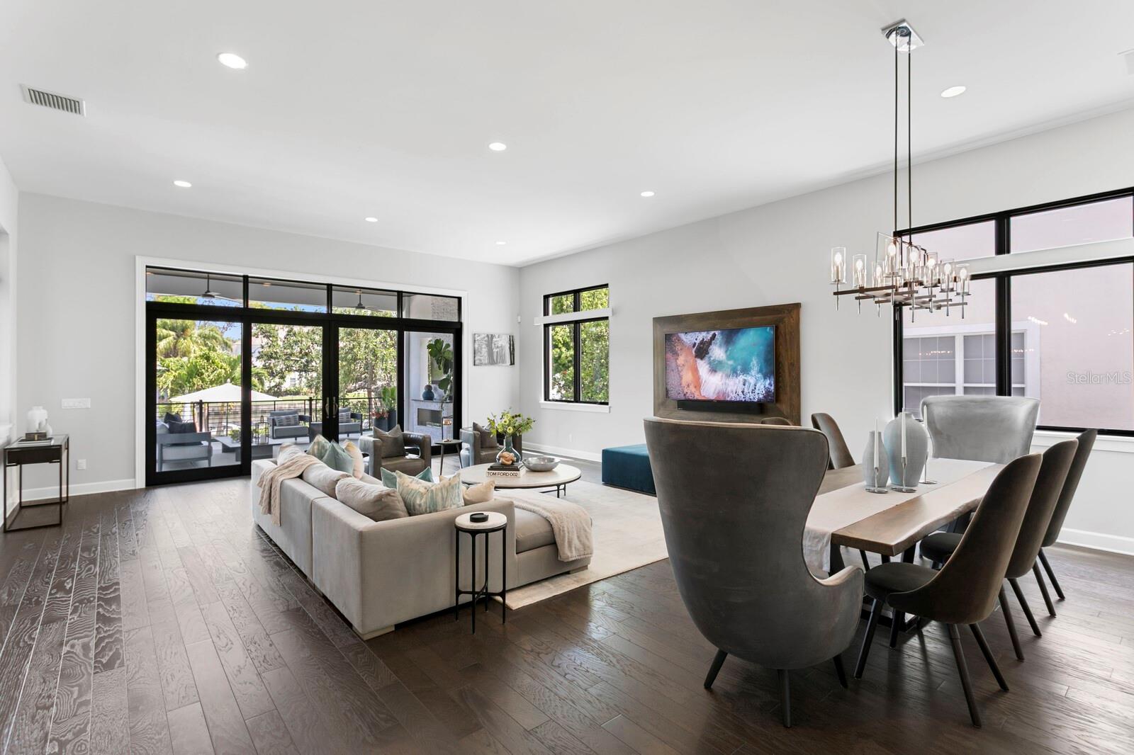 5004 S THE RIVIERA, TAMPA, FL, 33609