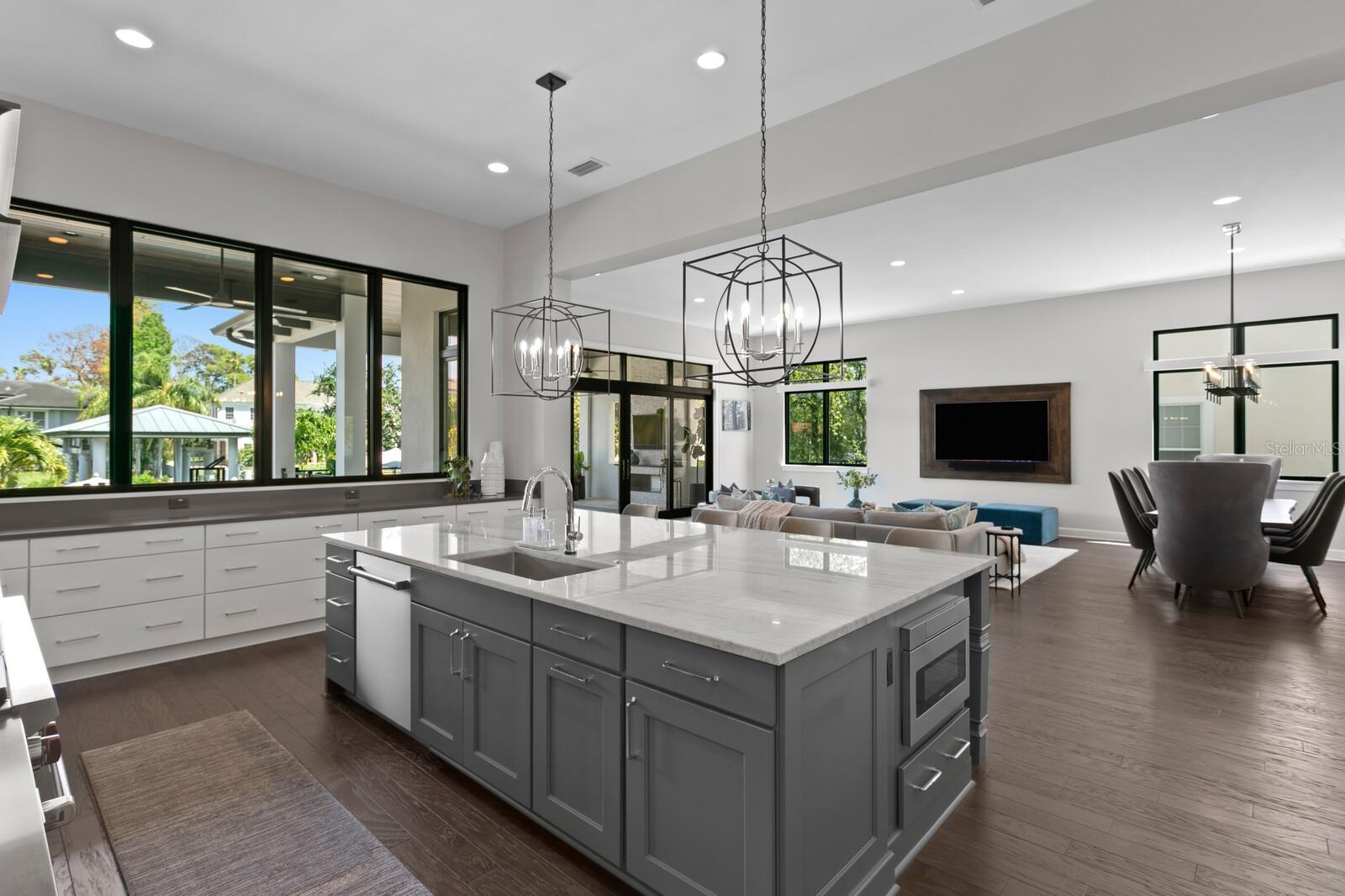 5004 S THE RIVIERA, TAMPA, FL, 33609