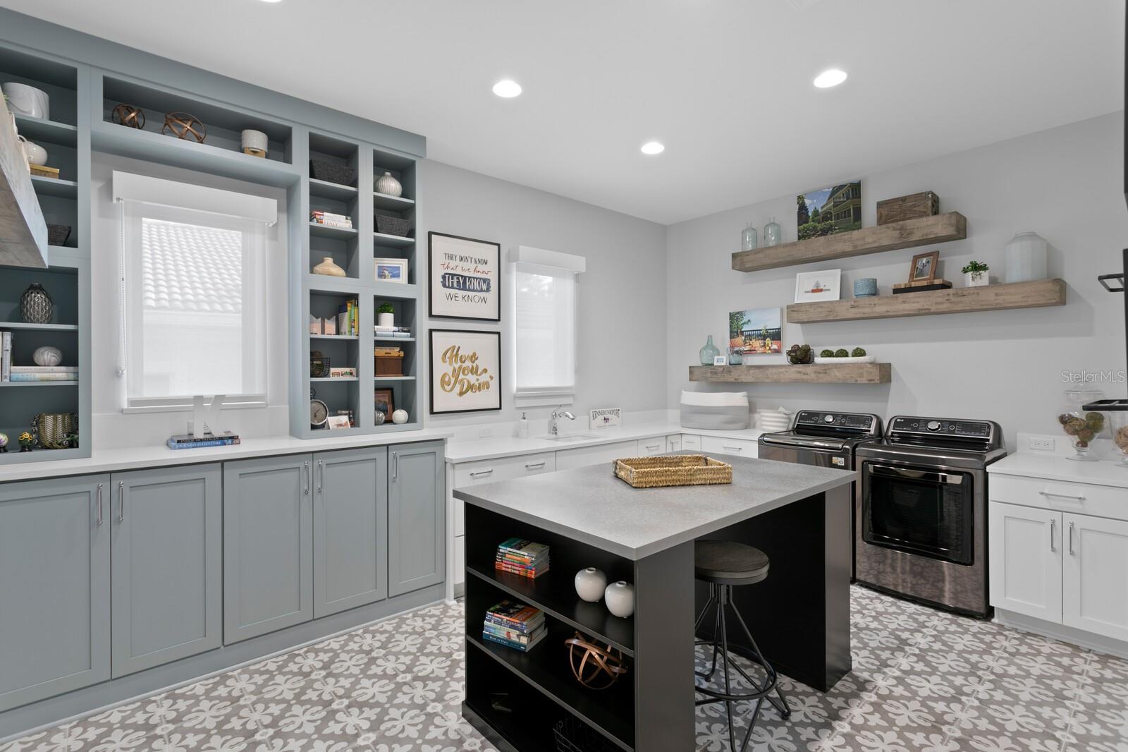 5004 S THE RIVIERA, TAMPA, FL, 33609