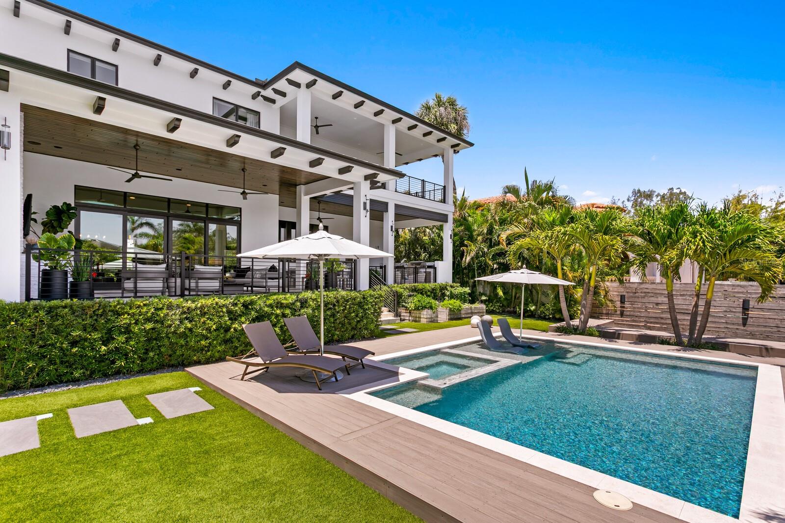 5004 S THE RIVIERA, TAMPA, FL, 33609