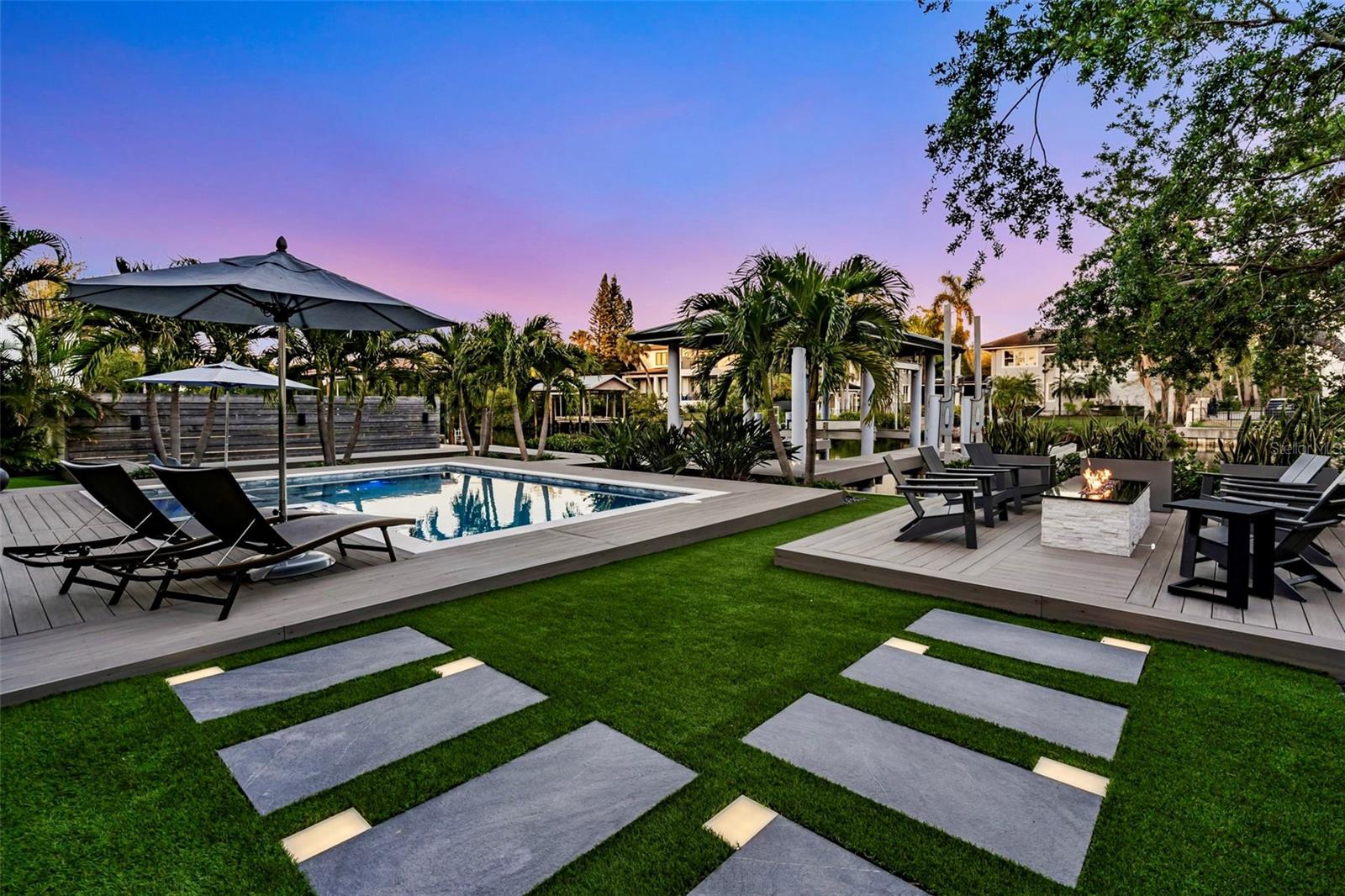 5004 S THE RIVIERA, TAMPA, FL, 33609
