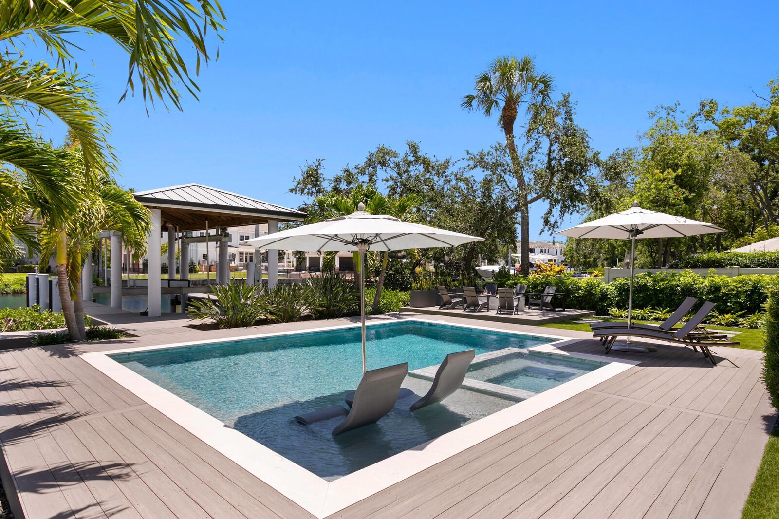 5004 S THE RIVIERA, TAMPA, FL, 33609