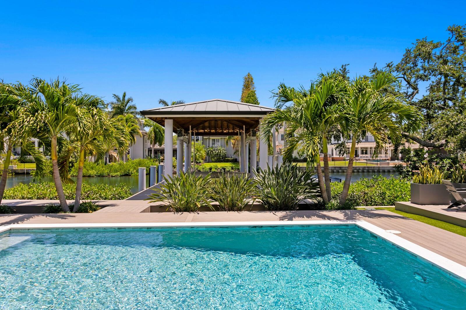 5004 S THE RIVIERA, TAMPA, FL, 33609