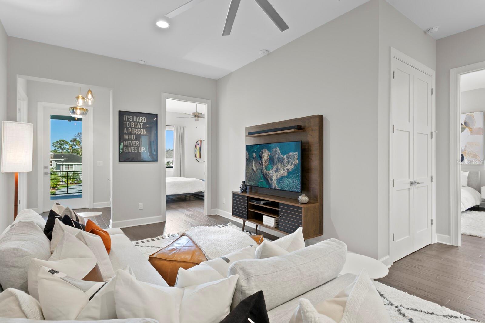 5004 S THE RIVIERA, TAMPA, FL, 33609
