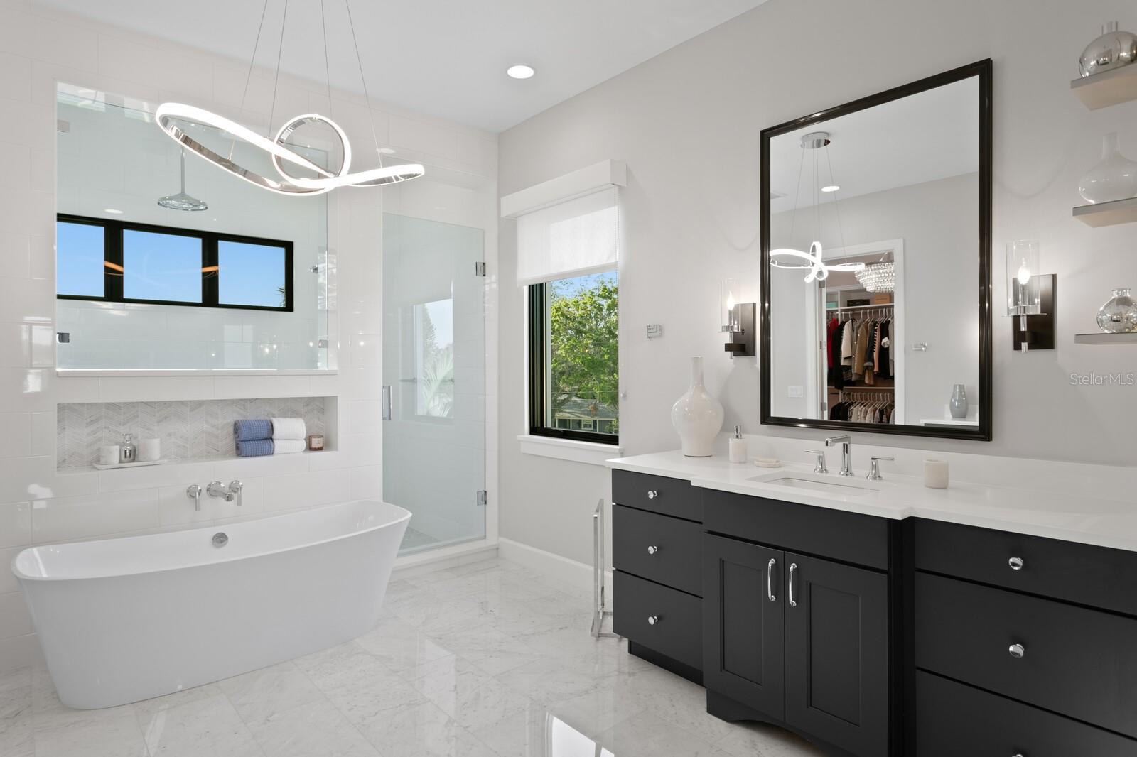 5004 S THE RIVIERA, TAMPA, FL, 33609