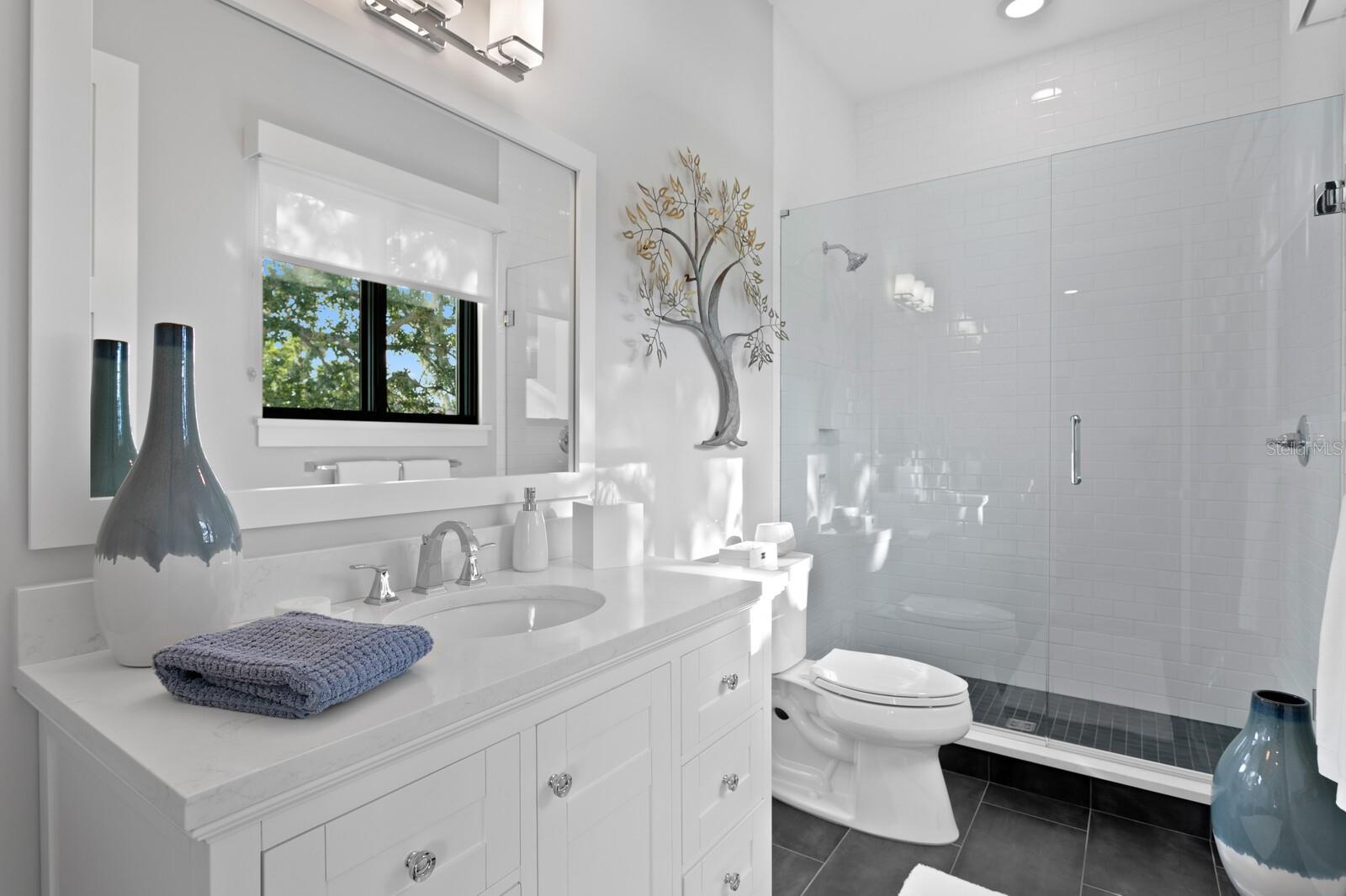 5004 S THE RIVIERA, TAMPA, FL, 33609