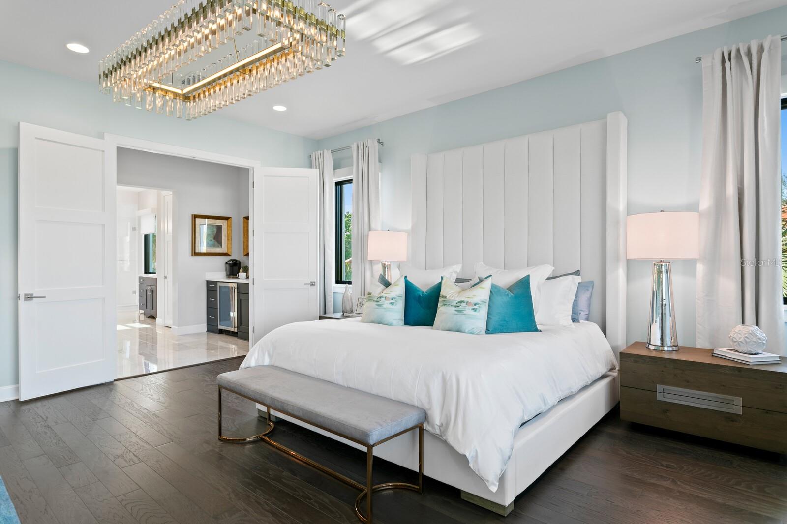 5004 S THE RIVIERA, TAMPA, FL, 33609