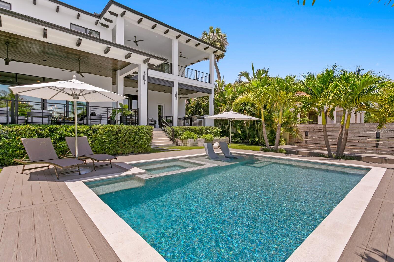 5004 S THE RIVIERA, TAMPA, FL, 33609
