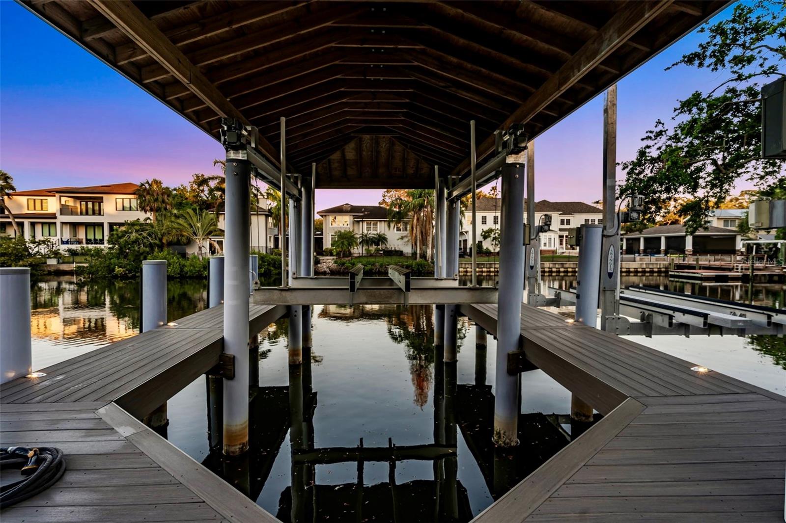 5004 S THE RIVIERA, TAMPA, FL, 33609