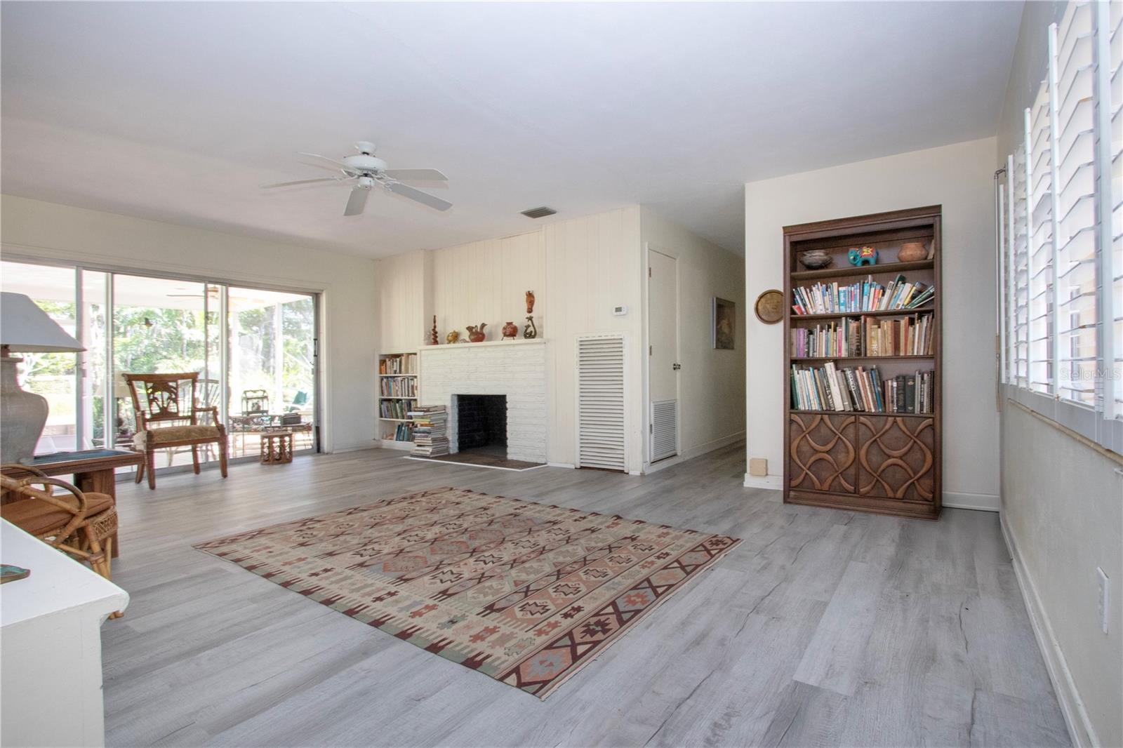 A4640341 Property Photo