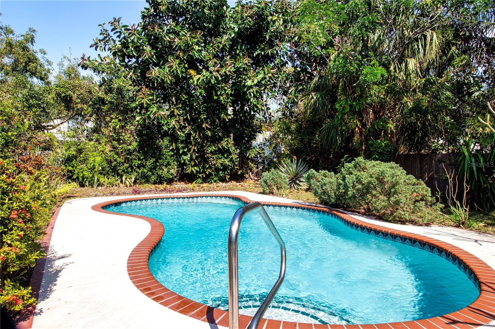A4640341 Property Photo