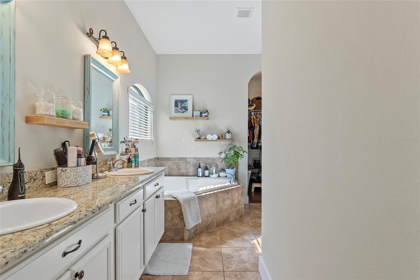 15664 STARLING WATER DR, LITHIA, FL, 33547