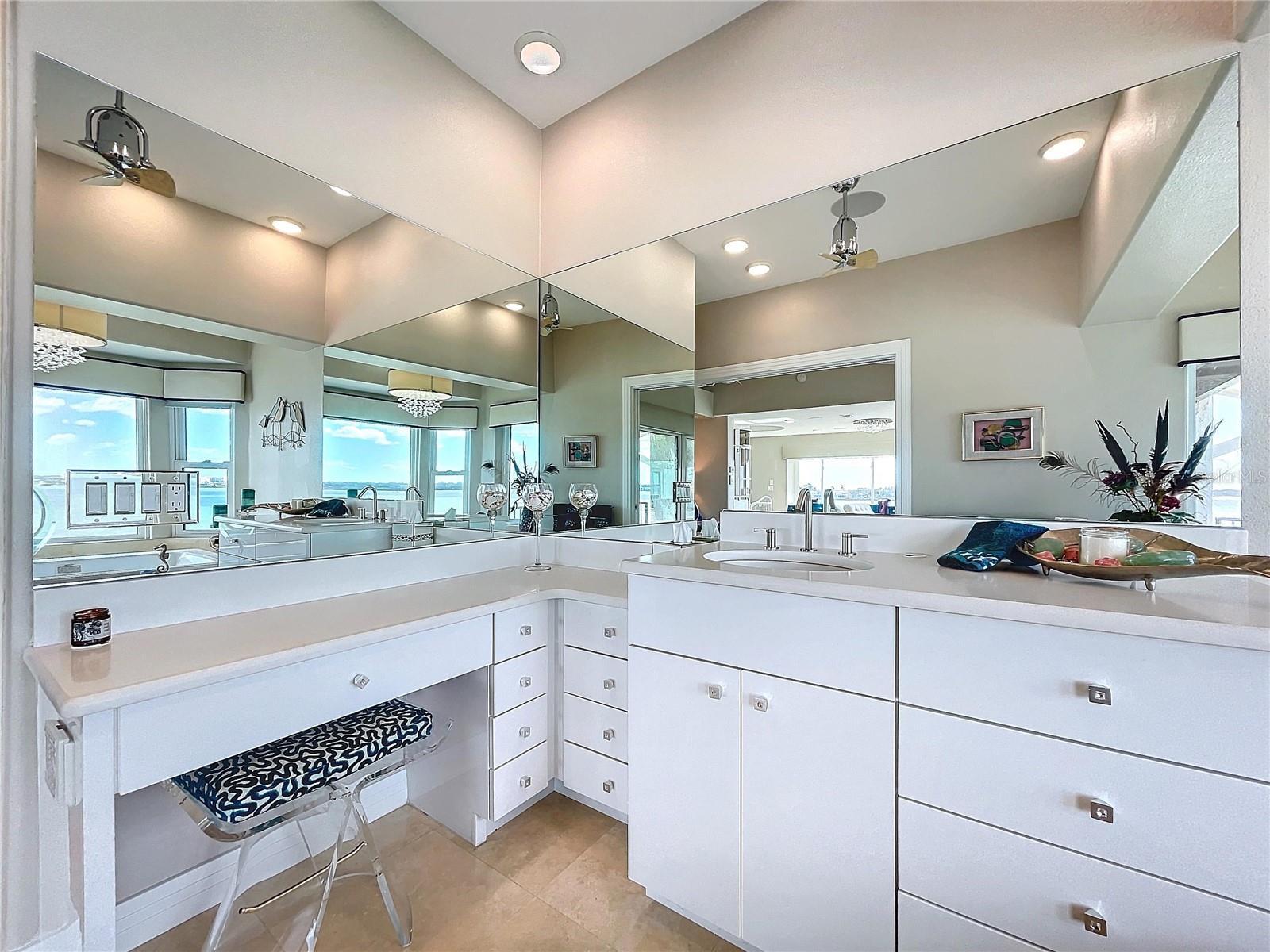 173 MARINA DEL REY CT, CLEARWATER BEACH, FL, 33767