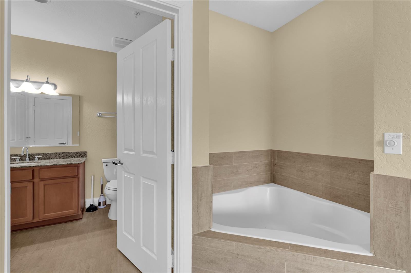 1338 SEVEN EAGLES CT #302, REUNION, FL, 34747