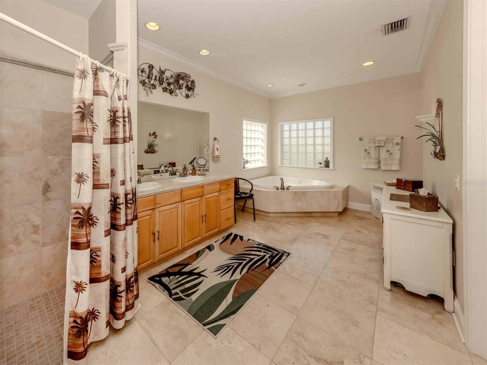 333 BAYSHORE DR, VENICE, FL, 34285