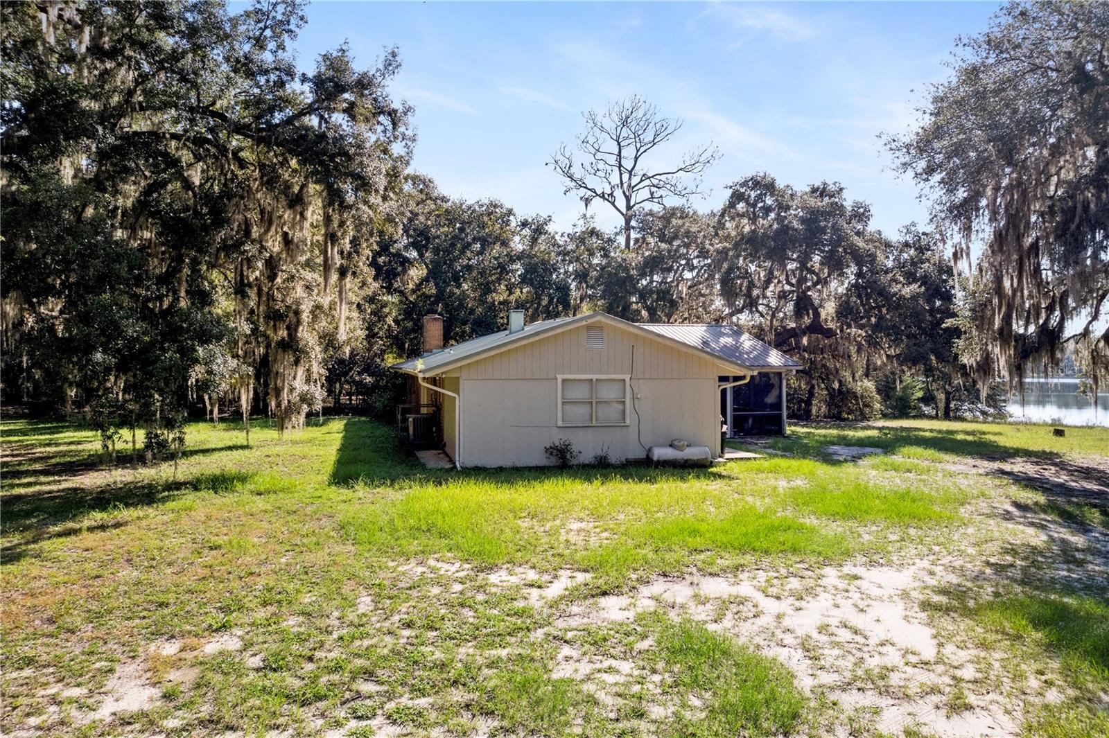 150 LONG LAKE RD, HAWTHORNE, FL, 32640