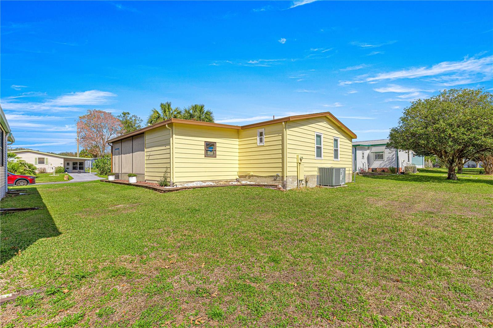 1854 W SCHWARTZ BLVD, LADY LAKE, FL, 32159