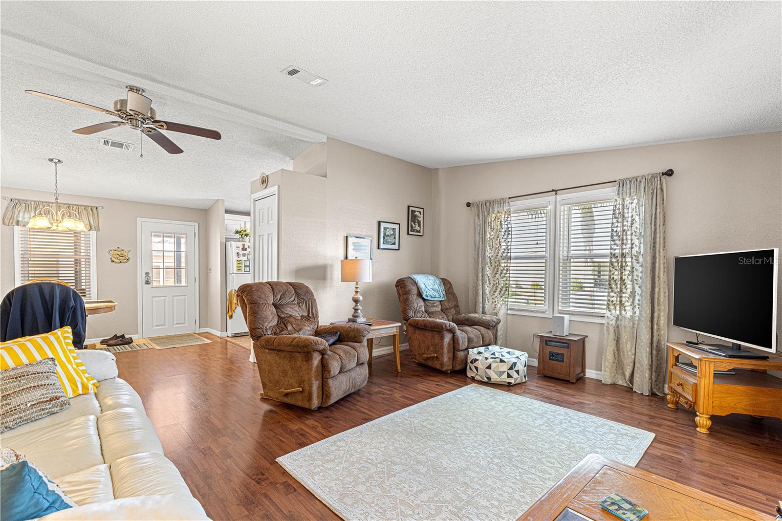 1854 W SCHWARTZ BLVD, LADY LAKE, FL, 32159