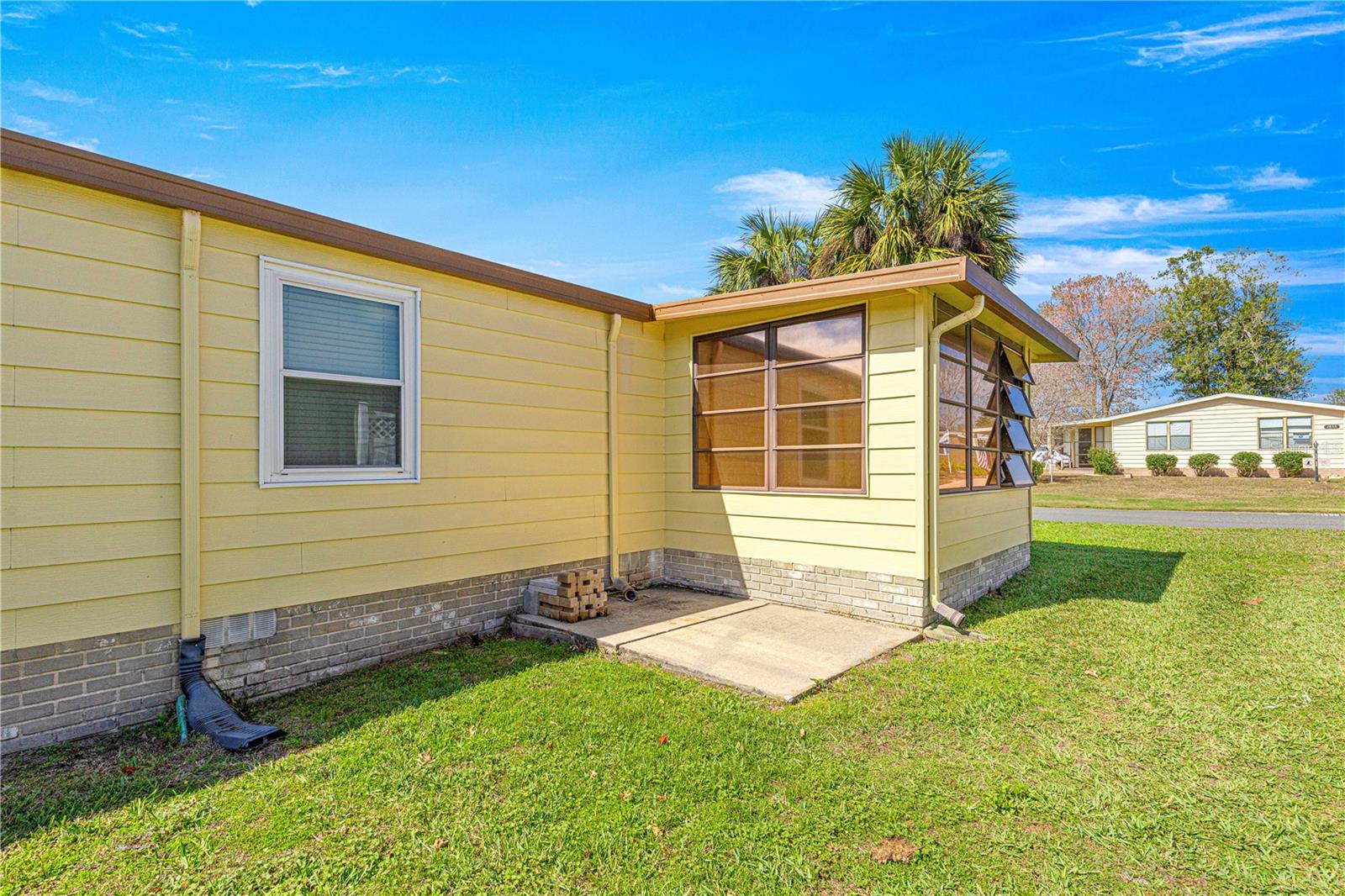 1854 W SCHWARTZ BLVD, LADY LAKE, FL, 32159