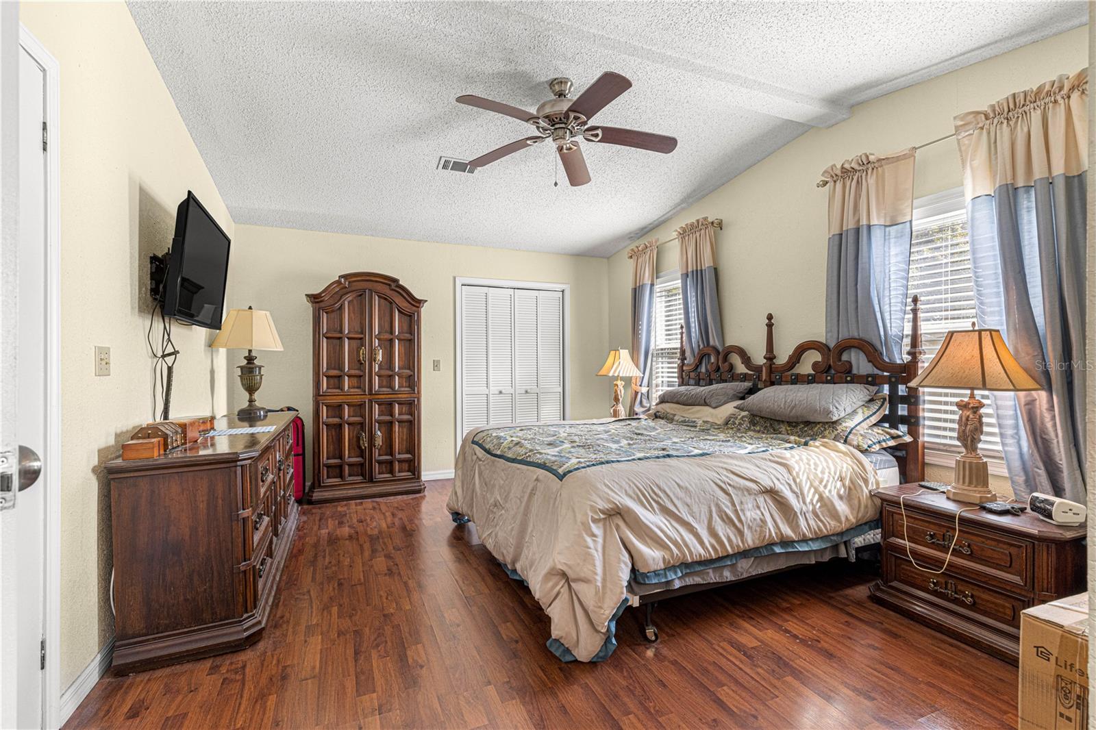 1854 W SCHWARTZ BLVD, LADY LAKE, FL, 32159