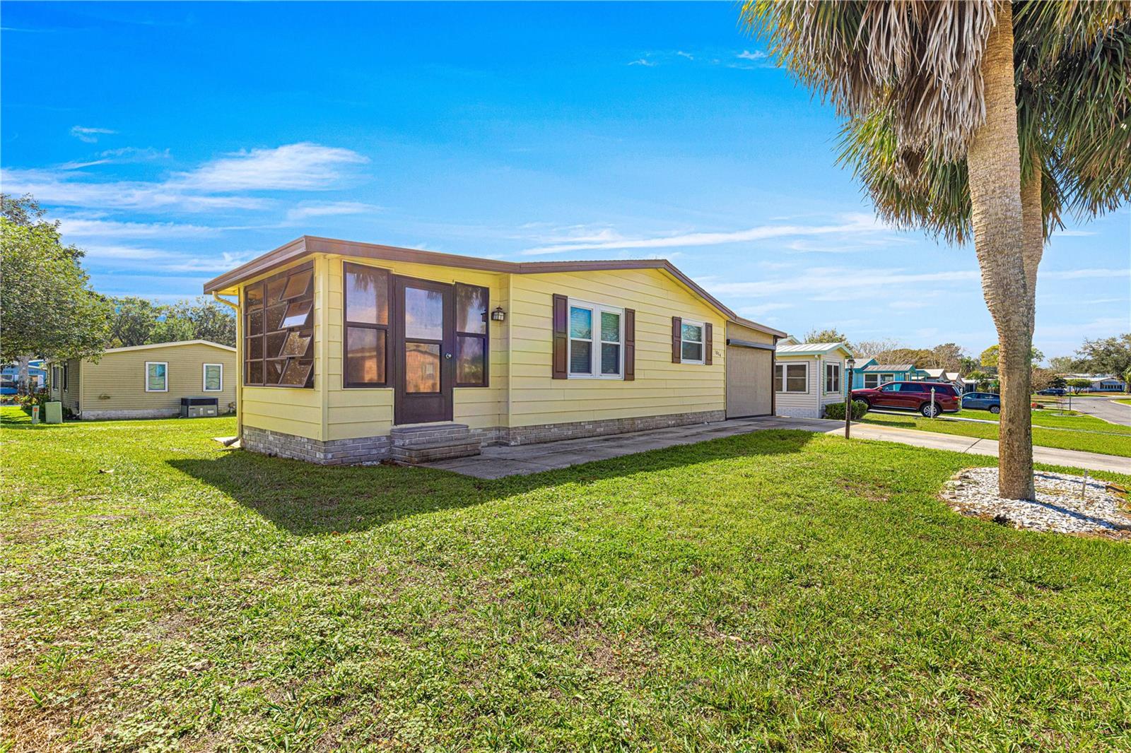 1854 W SCHWARTZ BLVD, LADY LAKE, FL, 32159