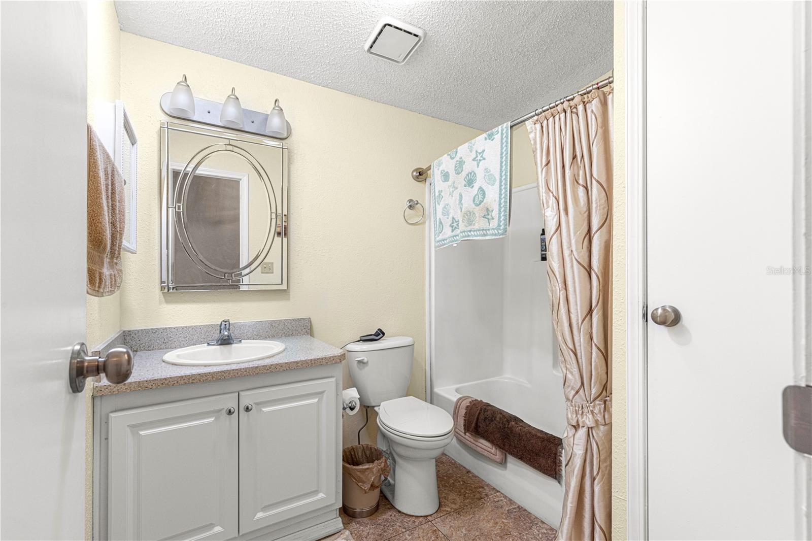1854 W SCHWARTZ BLVD, LADY LAKE, FL, 32159