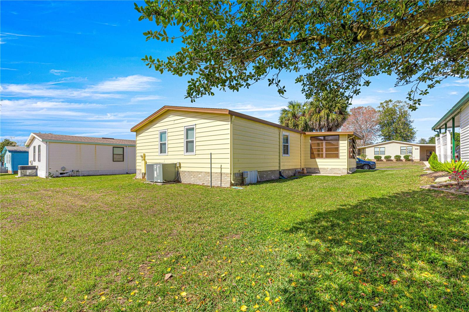 1854 W SCHWARTZ BLVD, LADY LAKE, FL, 32159