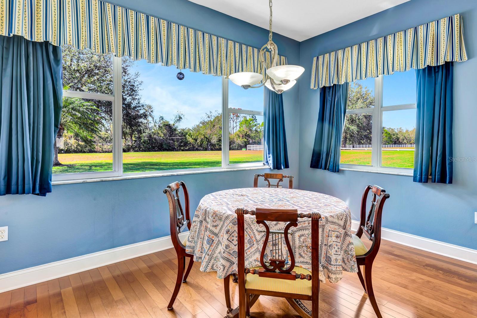 A4640614 Property Photo