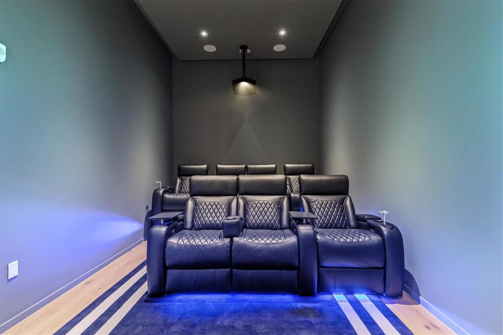 TB8350622 Property Photo