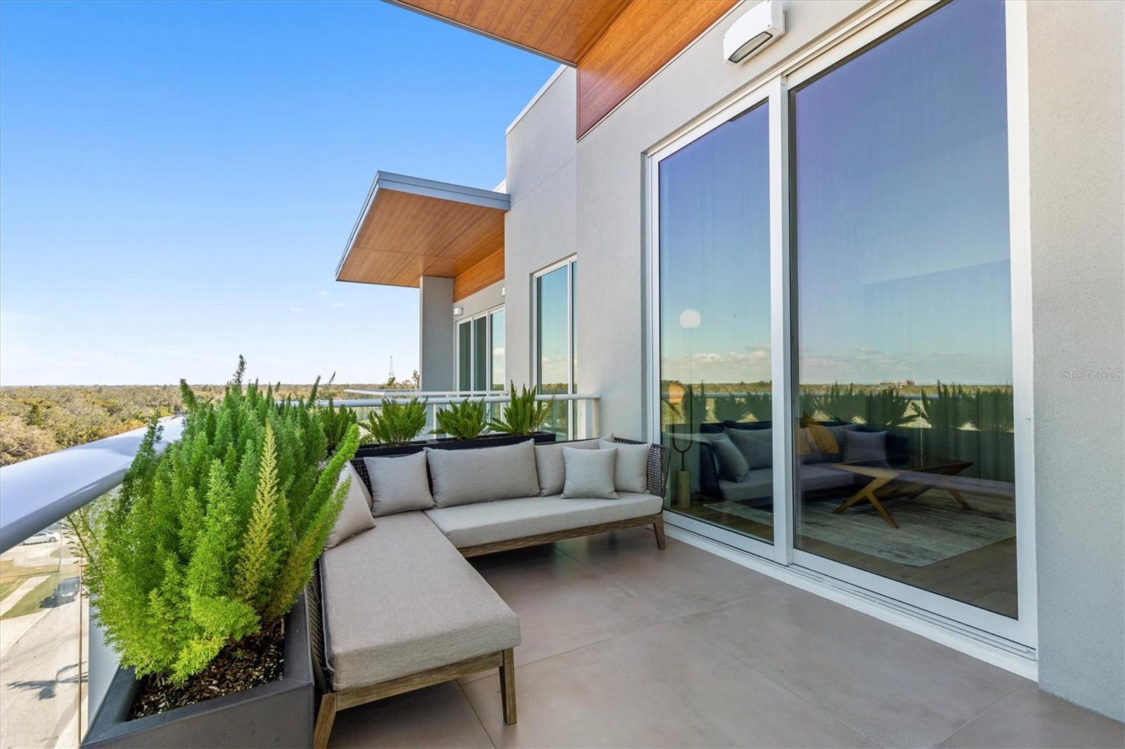 TB8350622 Property Photo