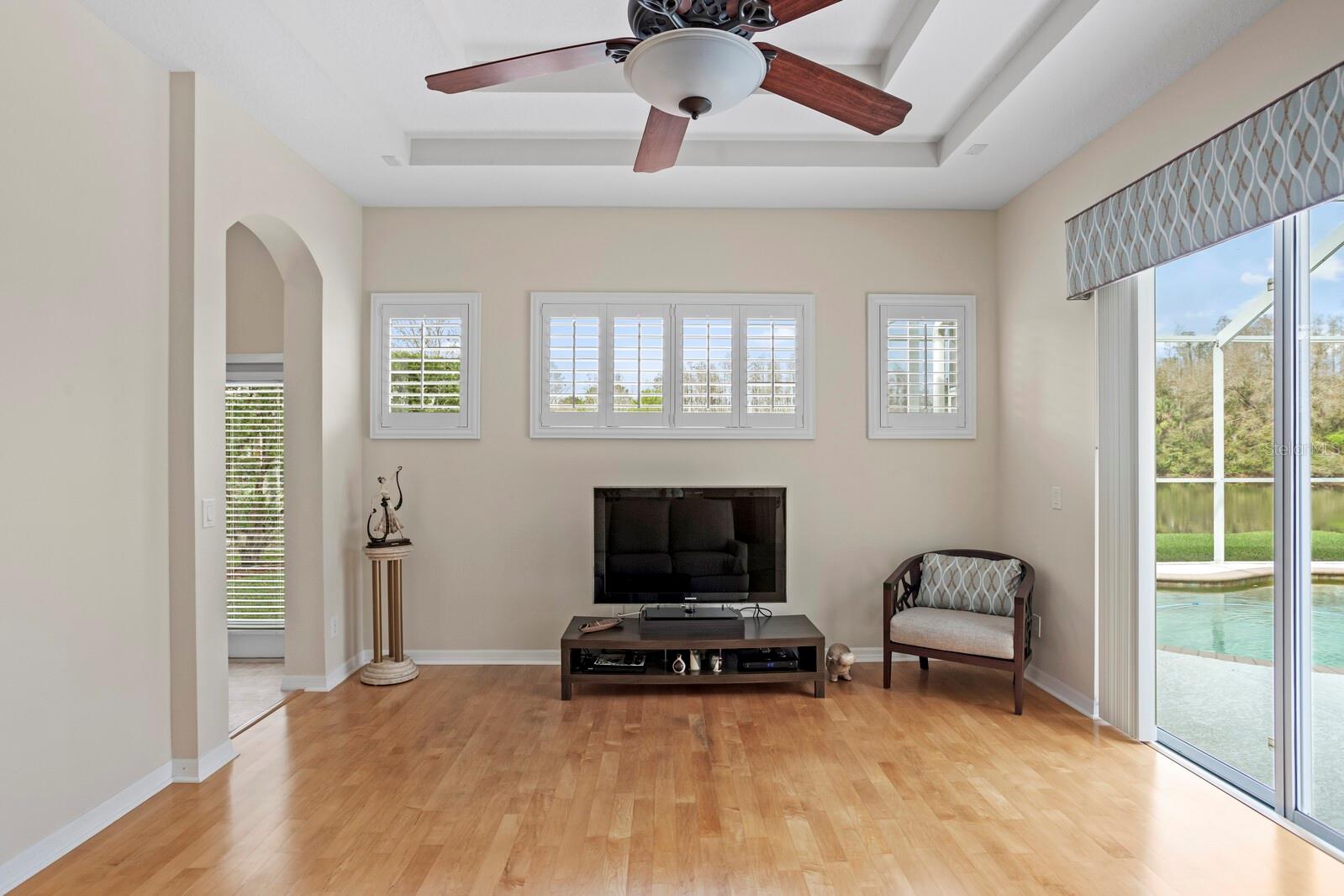 10214 GARDEN ALCOVE DR, TAMPA, FL, 33647