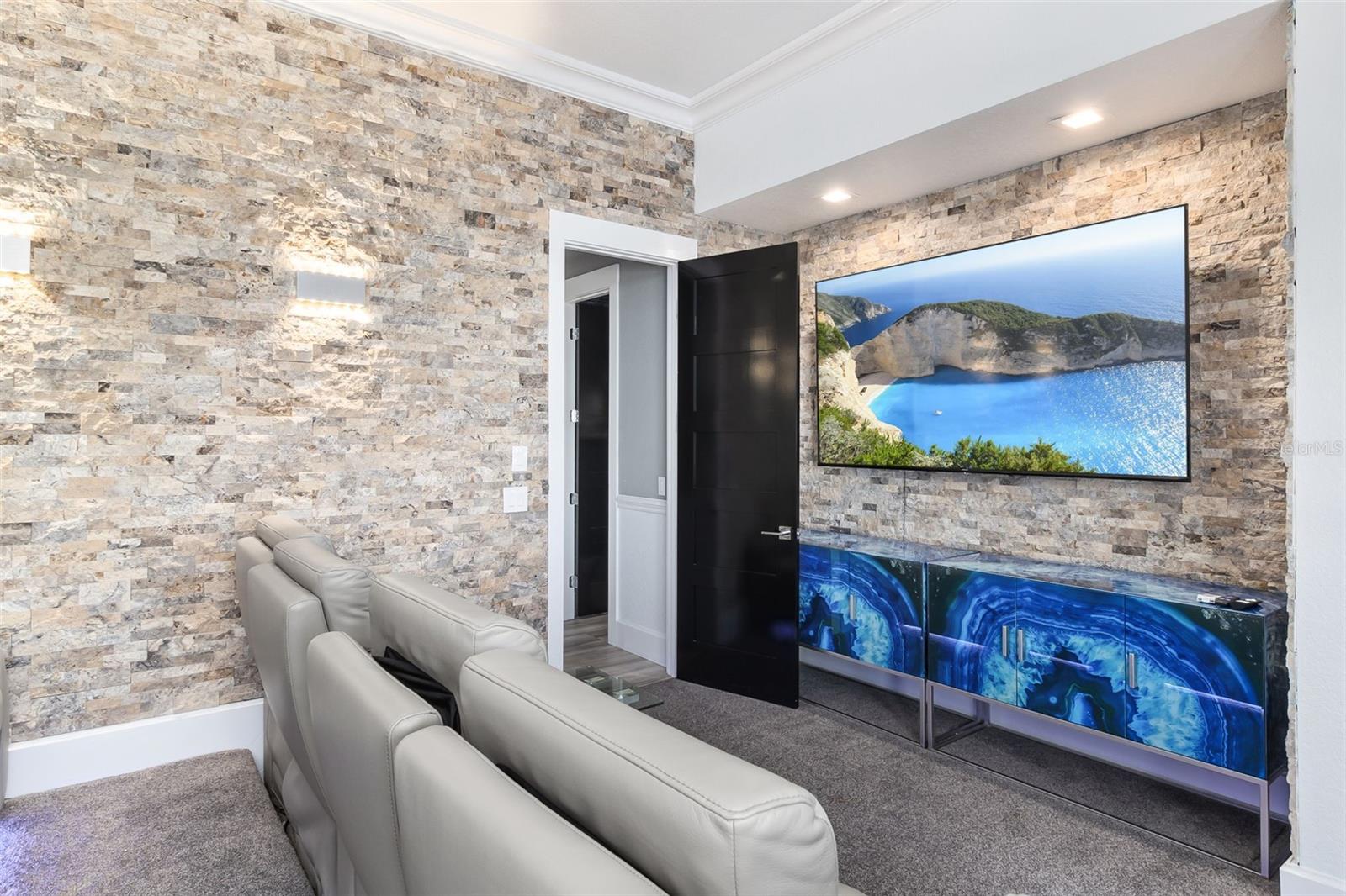 C7505296 Property Photo