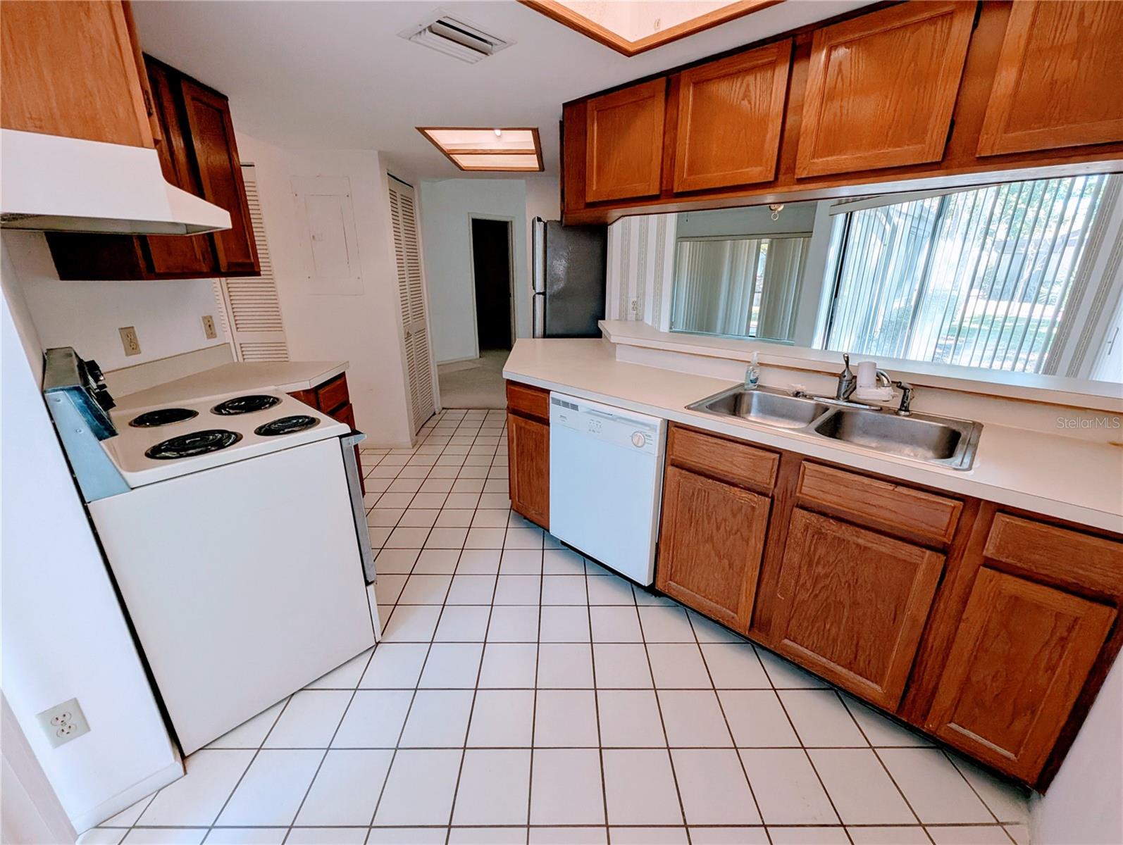 375 WOODS LANDING TRL, OLDSMAR, FL, 34677