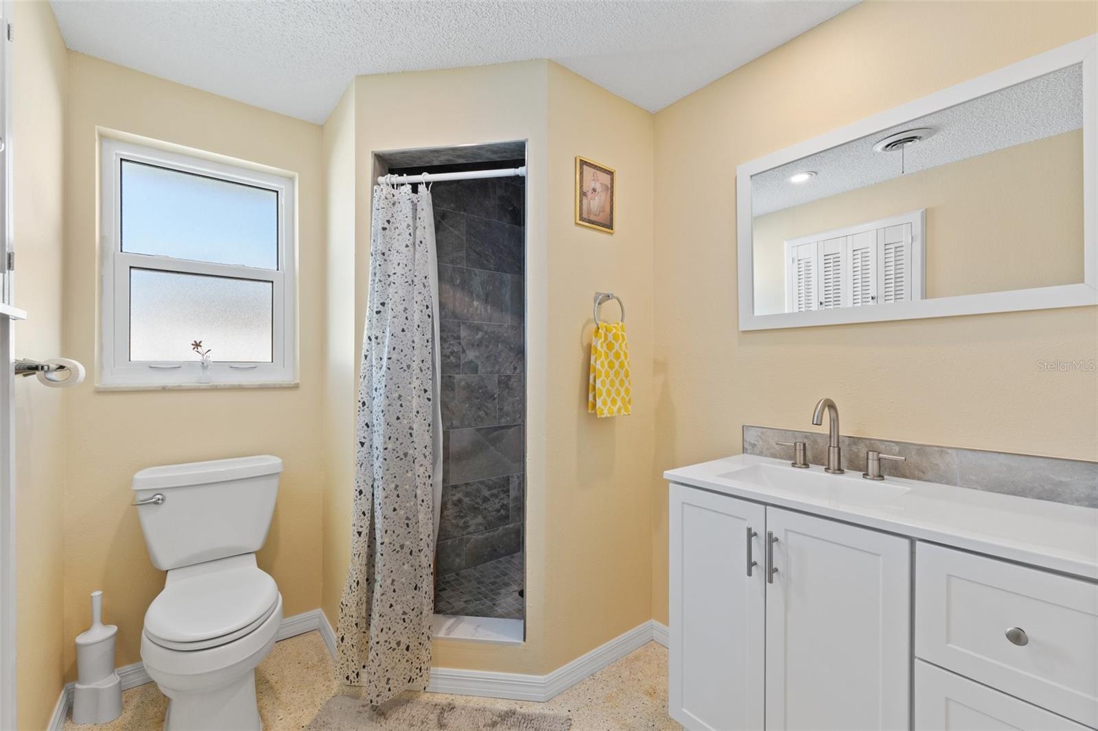 21184 EDGEWATER DR, PORT CHARLOTTE, FL, 33952