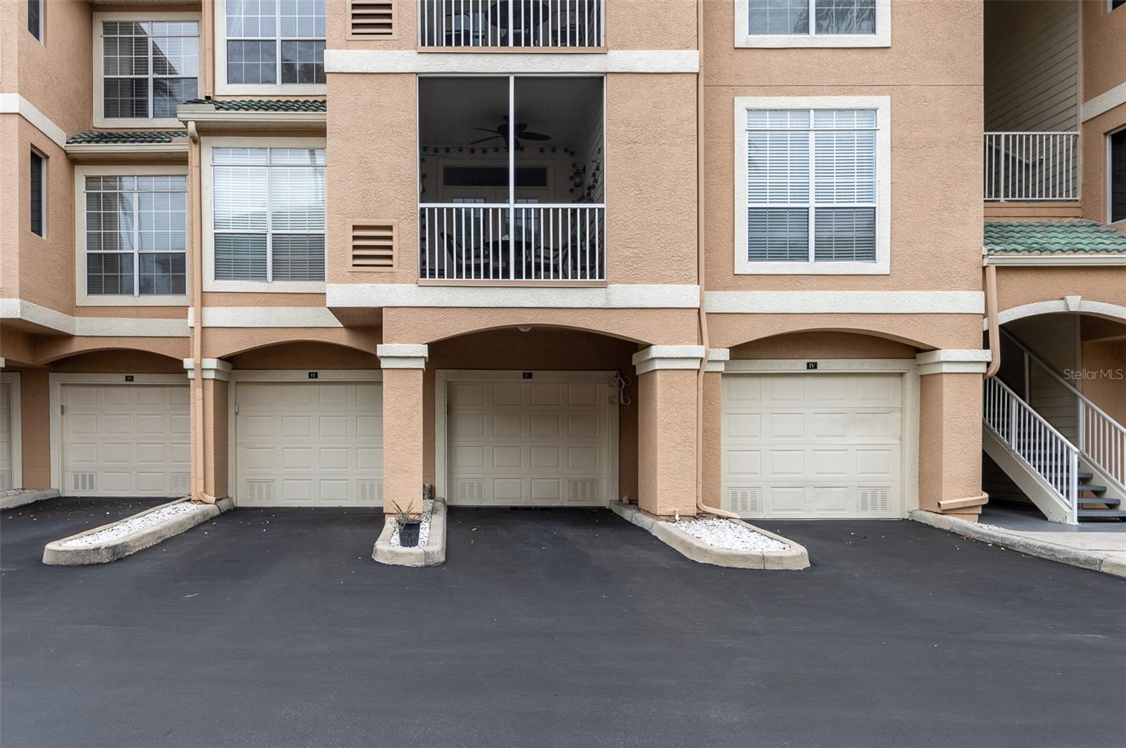 1213 BAY CLUB CIR, TAMPA, FL, 33607