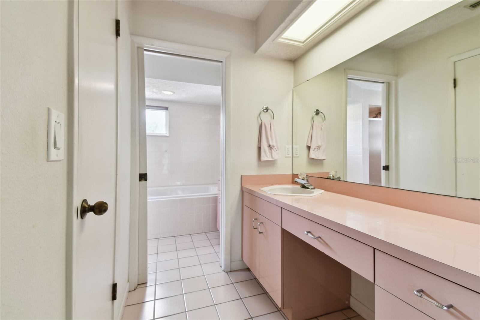 4735 FOXSHIRE CIR, TAMPA, FL, 33624