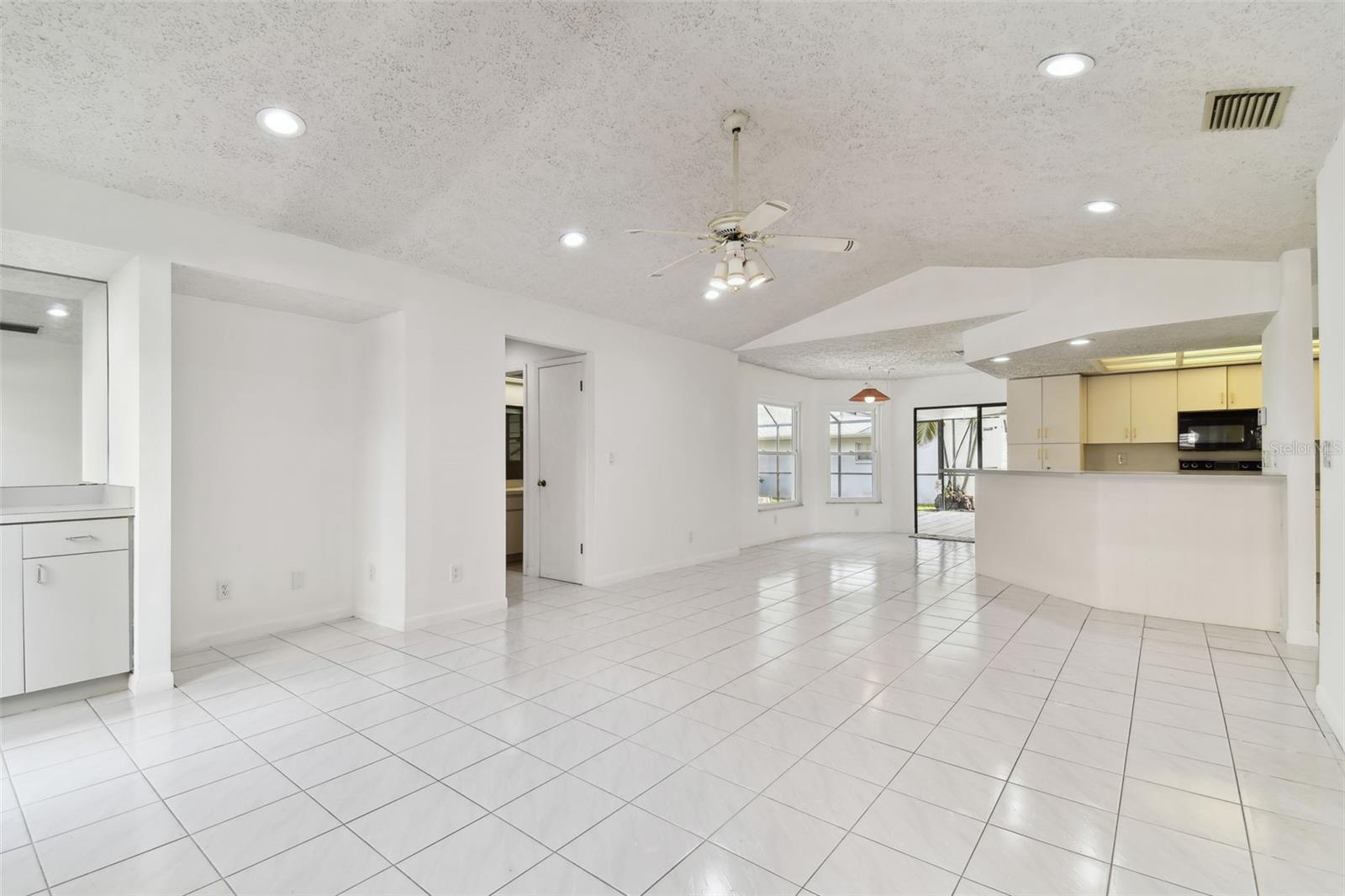 4735 FOXSHIRE CIR, TAMPA, FL, 33624