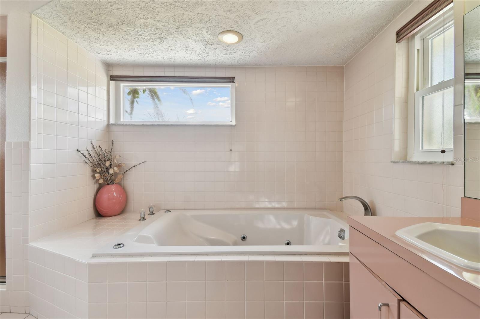 4735 FOXSHIRE CIR, TAMPA, FL, 33624