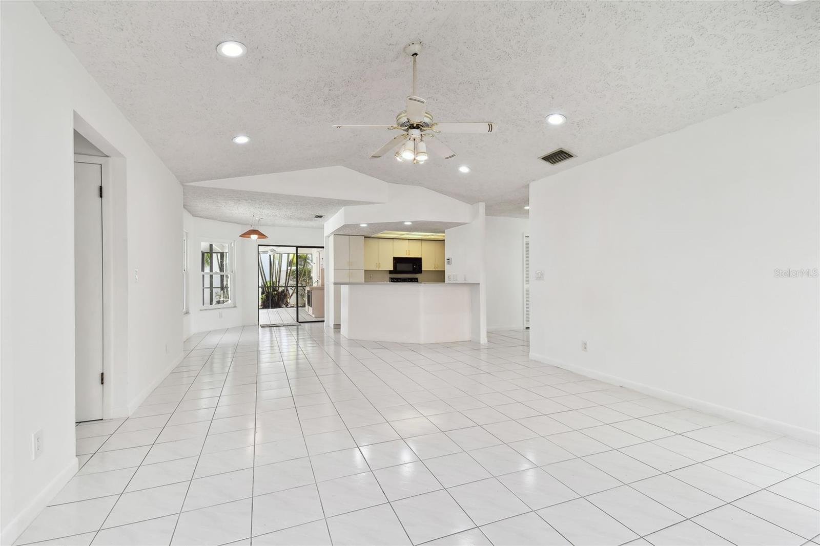 4735 FOXSHIRE CIR, TAMPA, FL, 33624