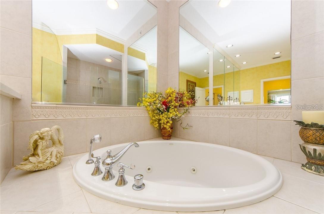 18700 GULF BLVD #6, INDIAN SHORES, FL, 33785