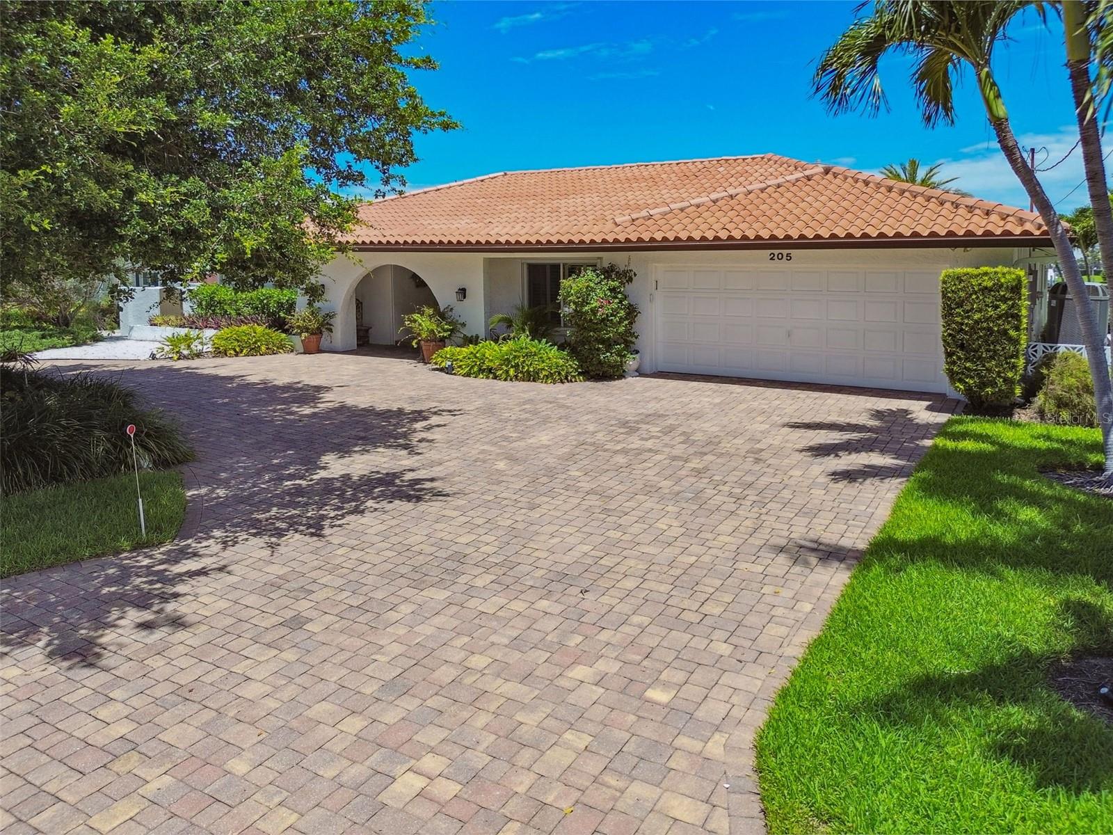 205 HARRISON AVE, BELLEAIR BEACH, FL, 33786