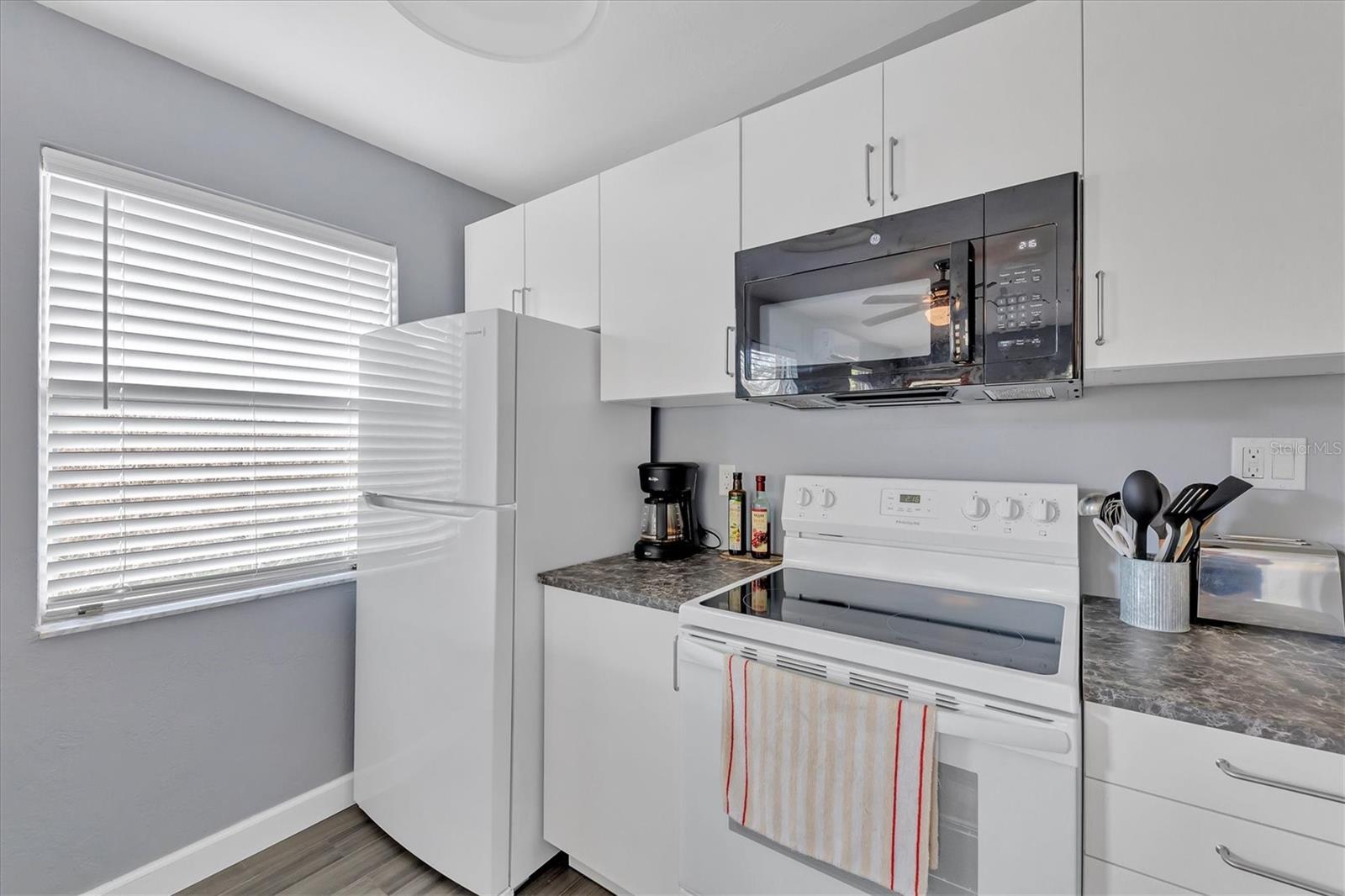 2305 NOVUS ST, SARASOTA, FL, 34237