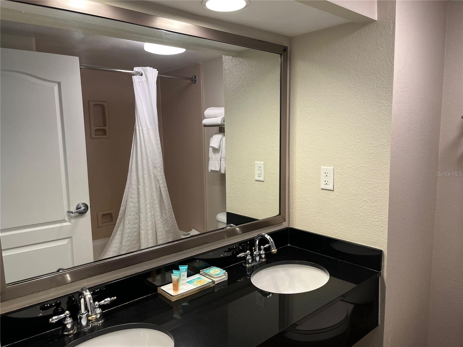 W7872575 Property Photo