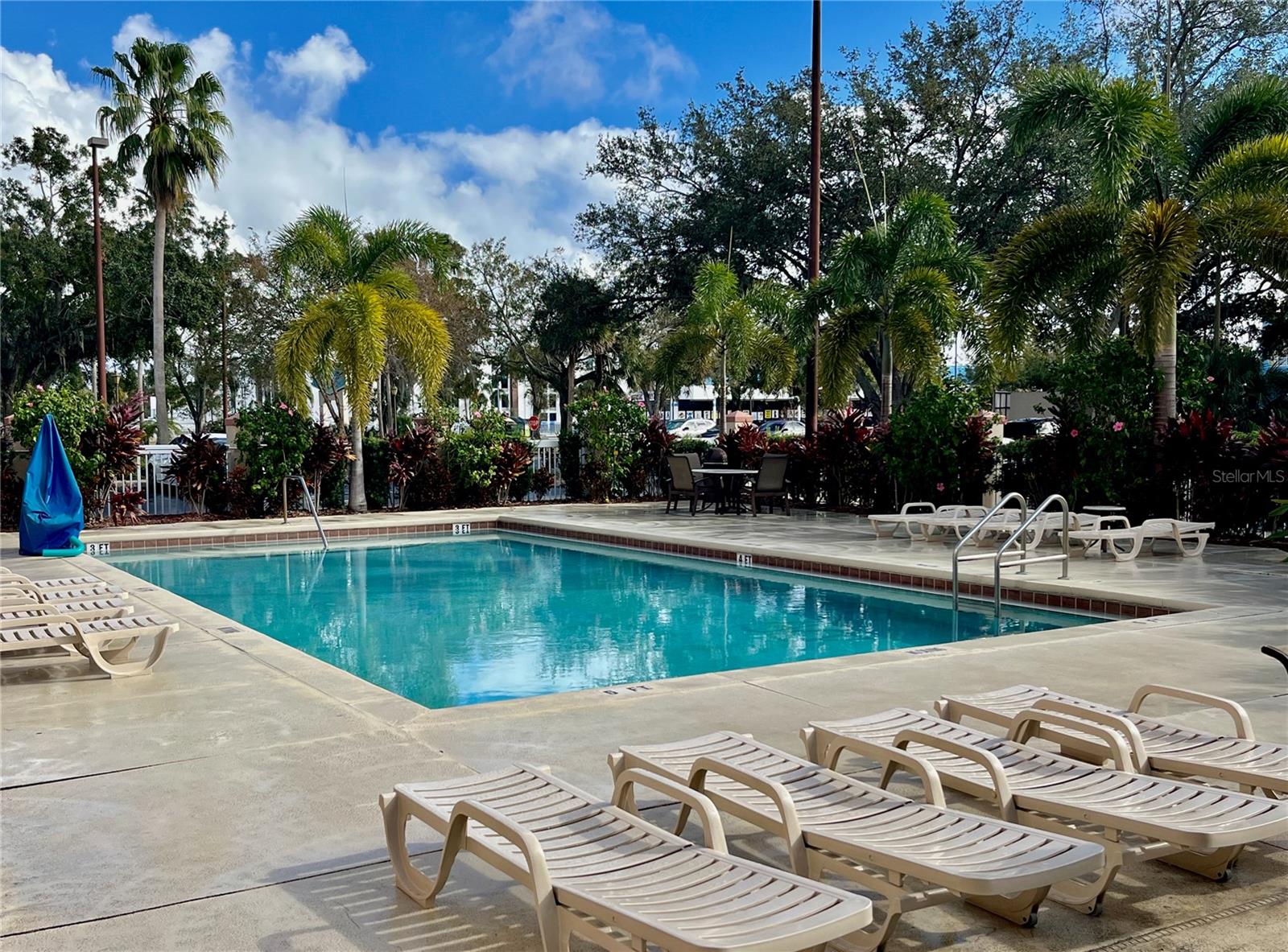 W7872575 Property Photo