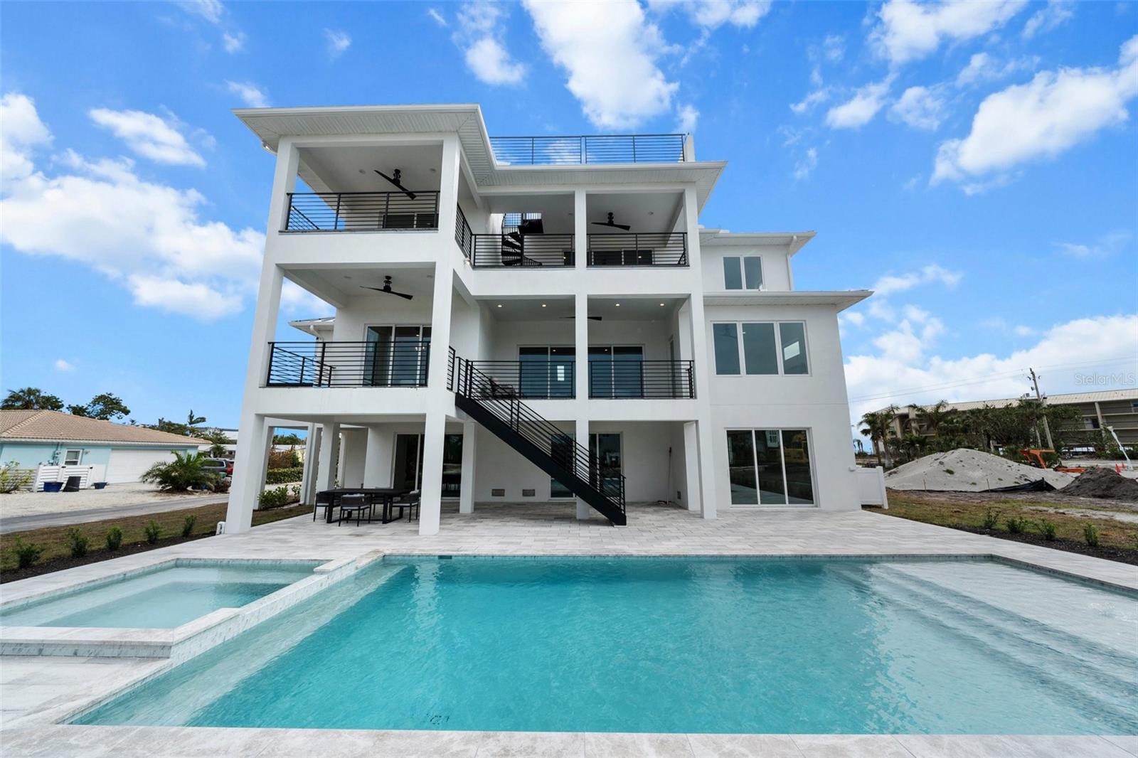 A4640902 Property Photo