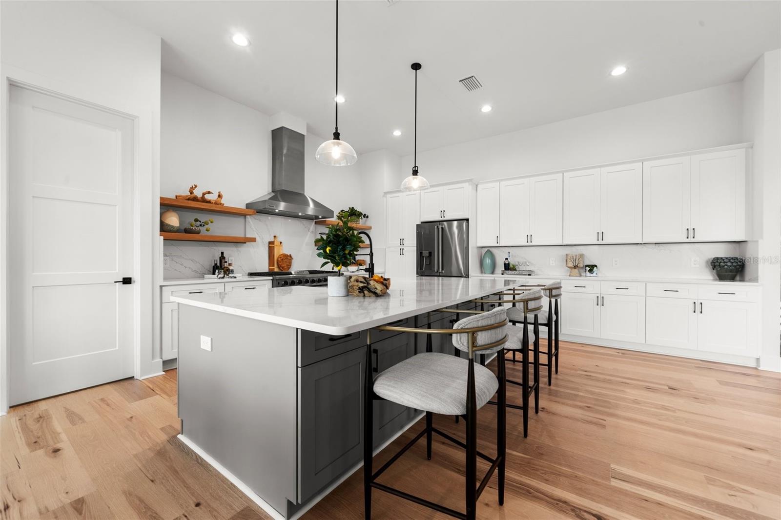 A4640902 Property Photo