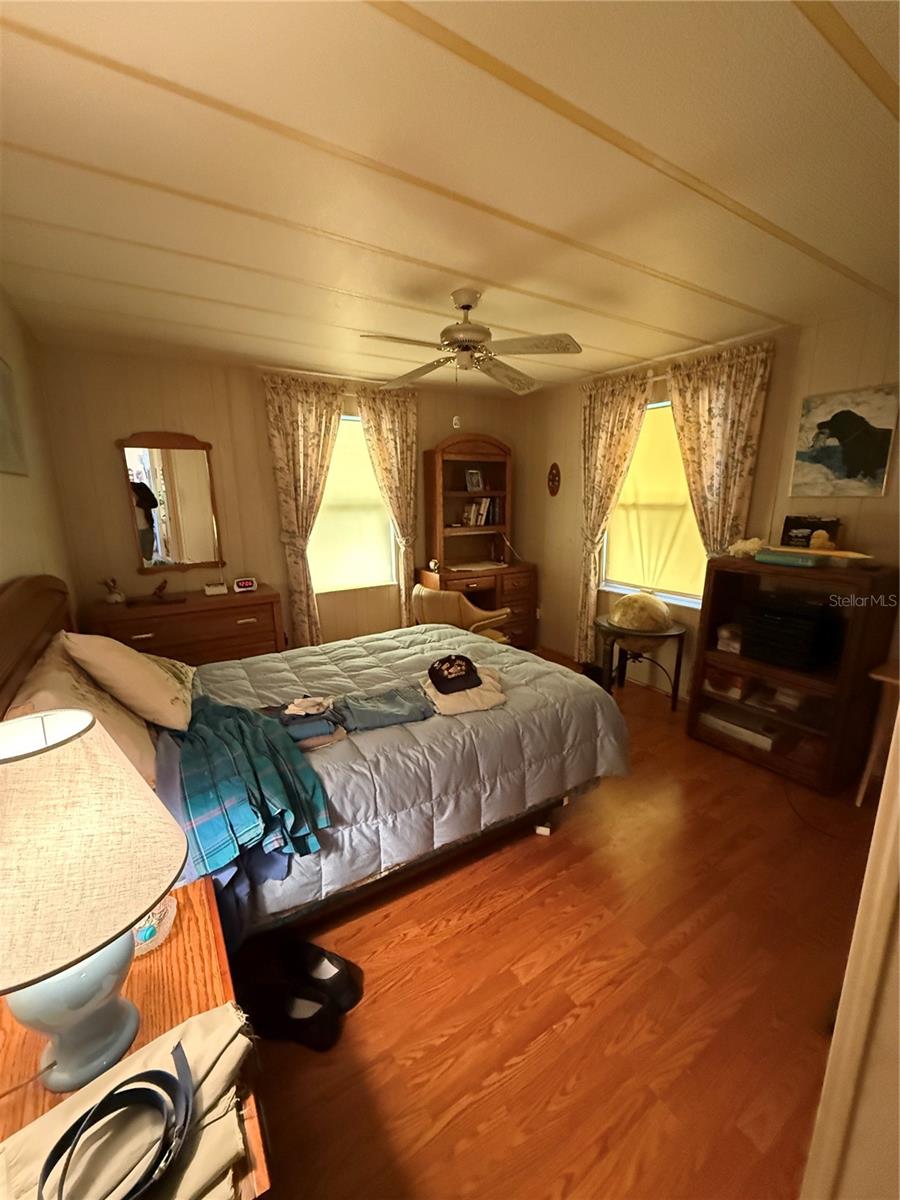 1532 W SCHWARTZ BLVD, LADY LAKE, FL, 32159