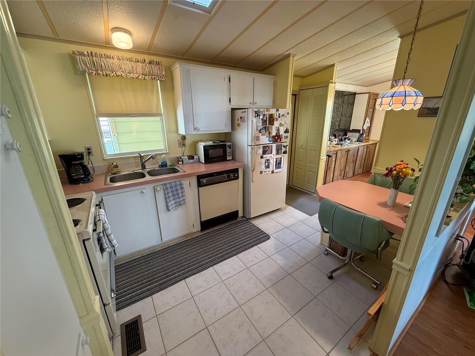 1532 W SCHWARTZ BLVD, LADY LAKE, FL, 32159