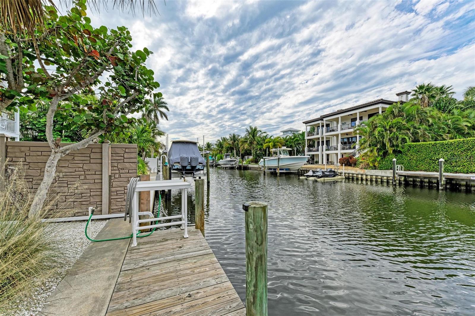 526 LOQUAT DR, ANNA MARIA, FL, 34216